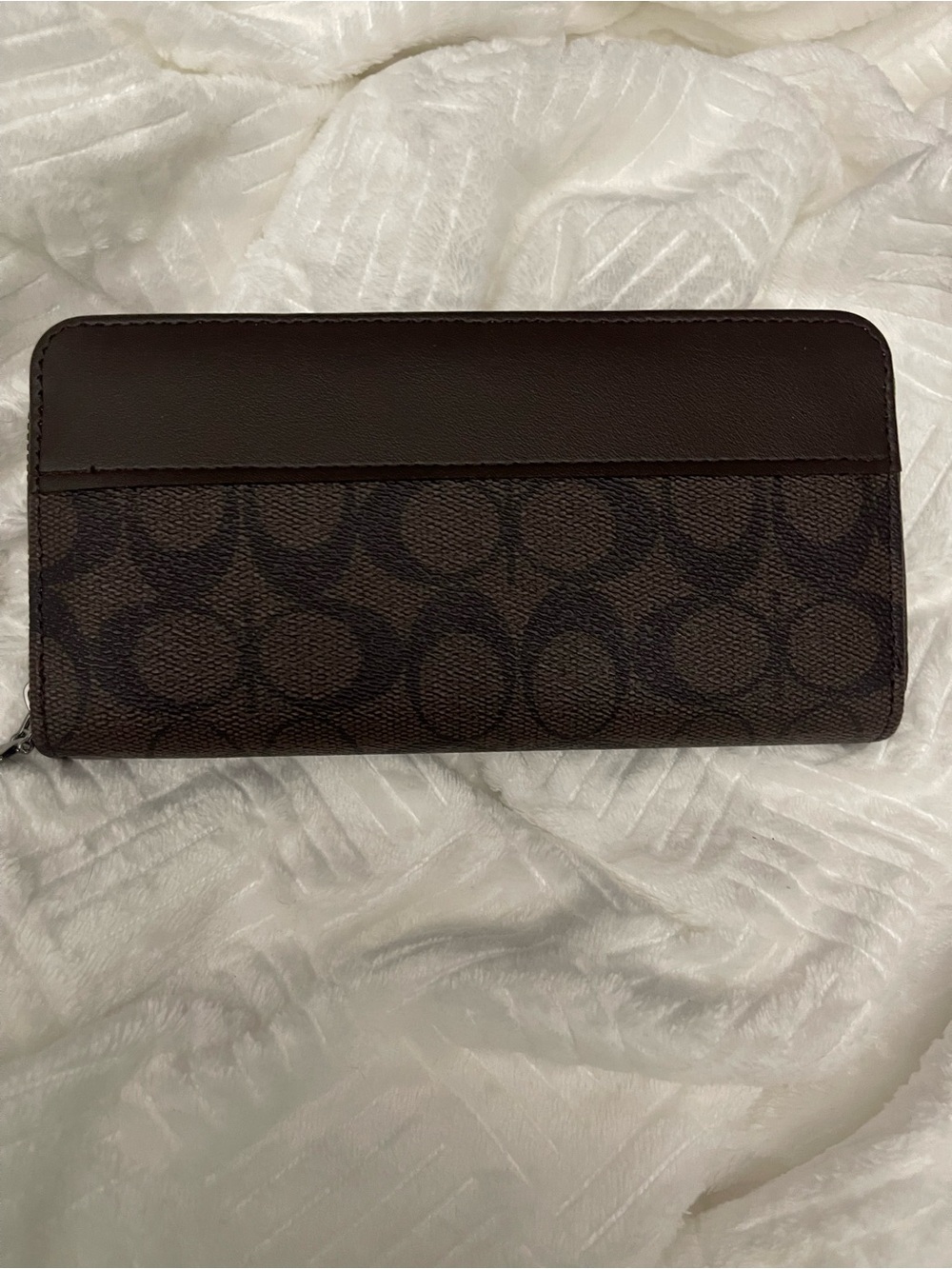 Signature Brown Zip Wallet